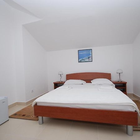 Pansion Anita Hotel บุดวา ภายนอก รูปภาพ