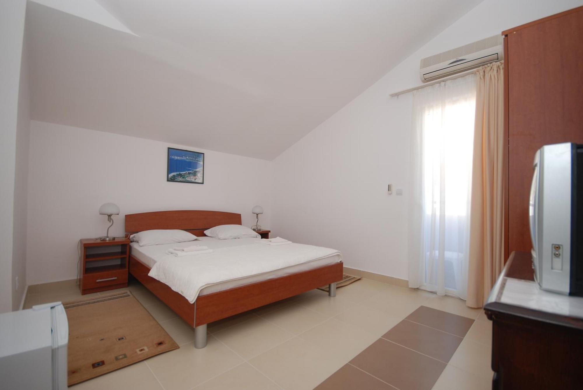 Pansion Anita Hotel บุดวา ภายนอก รูปภาพ